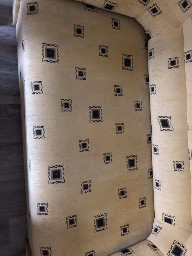 kockas-kanape-tisztan
