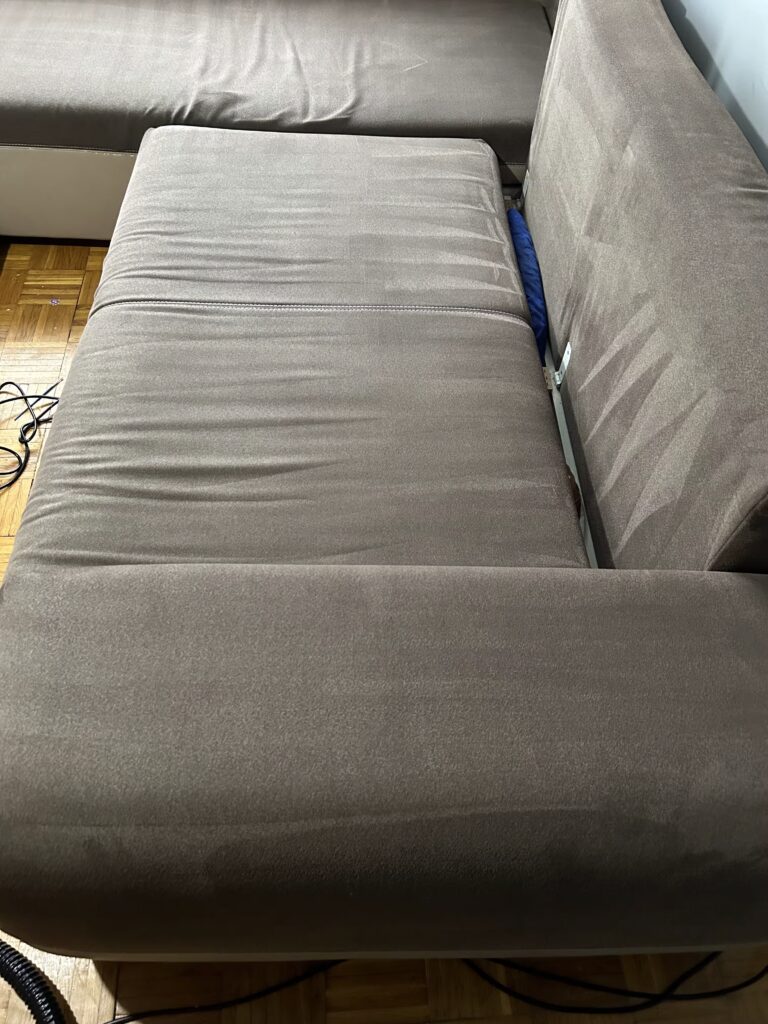 Összefirkált, tollas kárpit tisztítás után